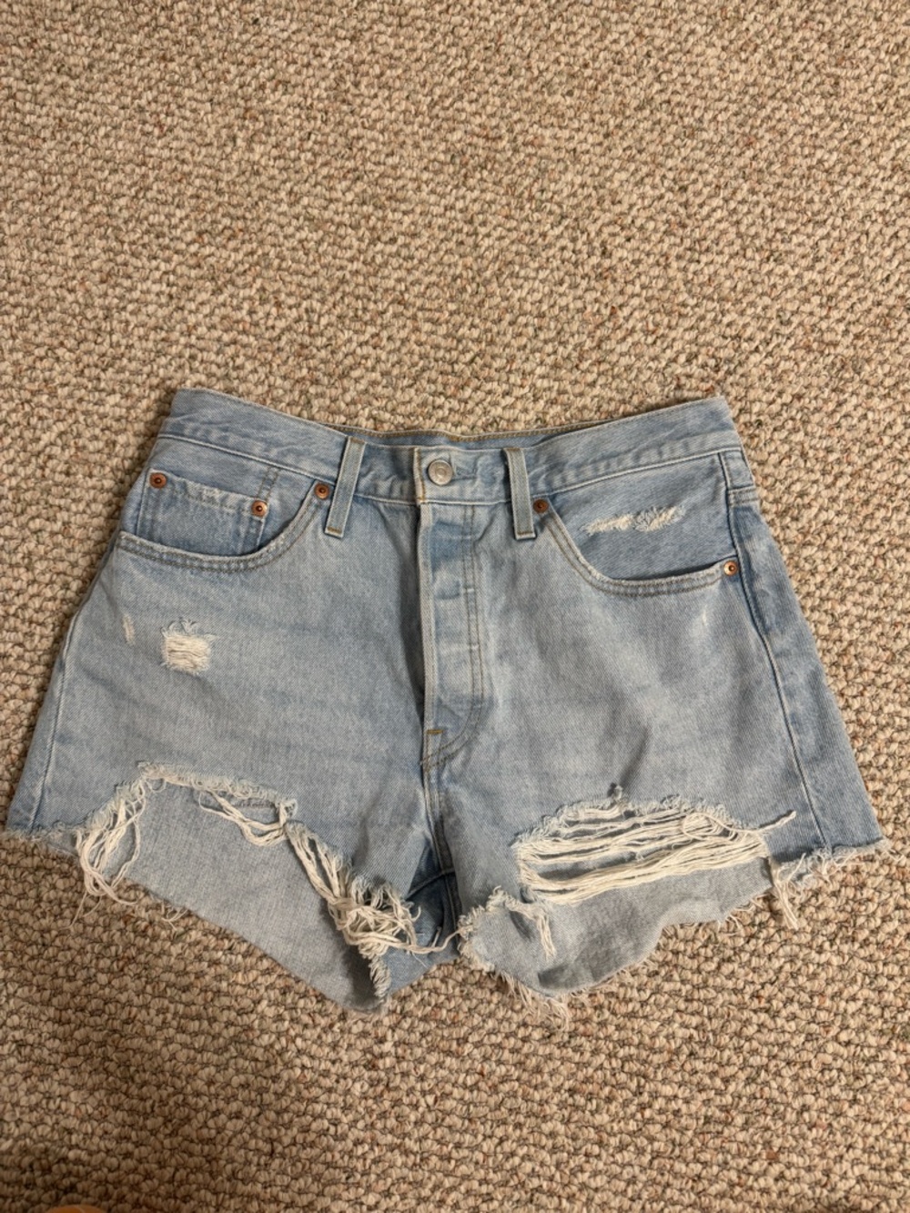 Levi’s 501 Womens Original Light Blue Distressed Denim Shorts-Size 29 Never Worn